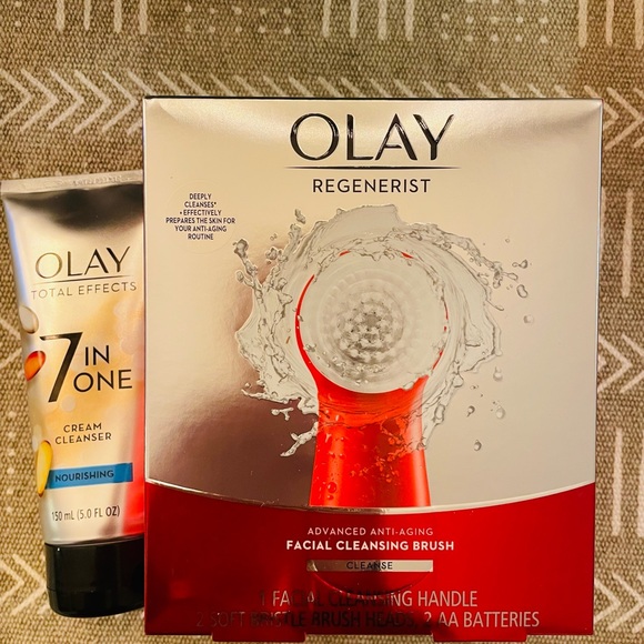 OLAY Skincare Olay Cleansing Brush And 7 In One Cream Cleanser